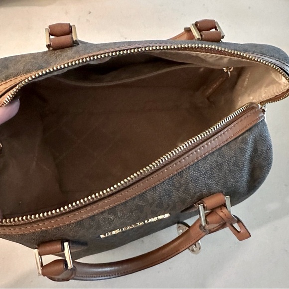 EUC Michael Kors Bedford Signature Brown Large Duffel Satchel - Picture 4 of 5